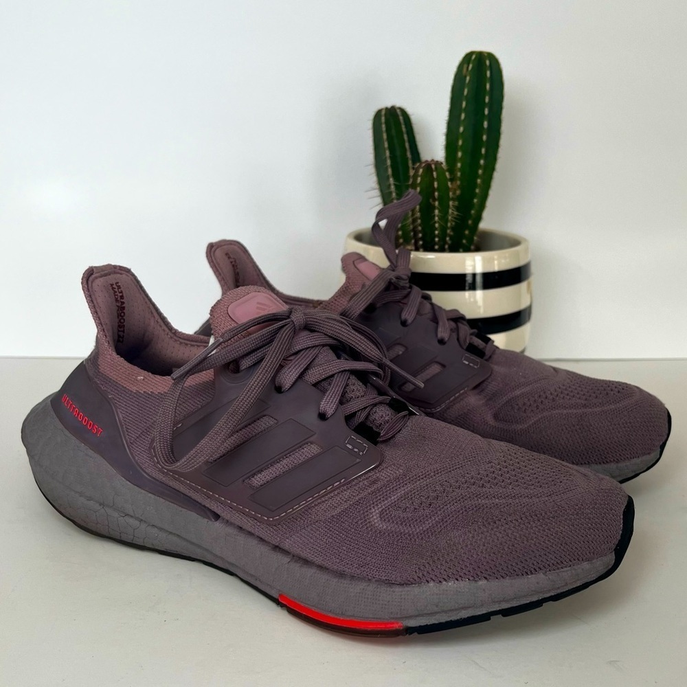 Adidas Ultraboost 22 Women’s Running Shoes Size 7.5 Purple Exercise Walking - Picture 2 of 10